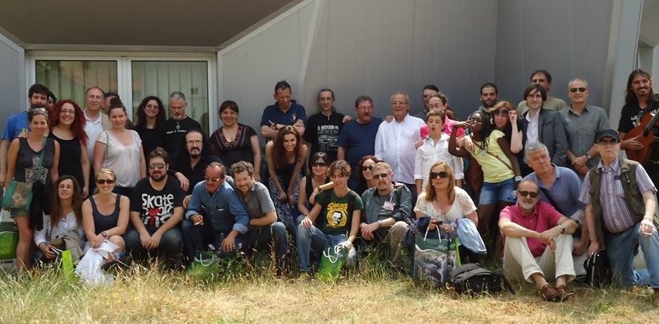 Foto de grupo. Autores, periodistas y organizadores de la SN tras el almuerzo de despedida en Morera de Aller.